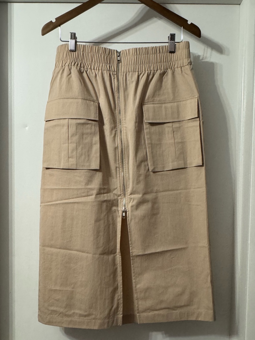 Abercrombie skirt with front zip and elastic waist